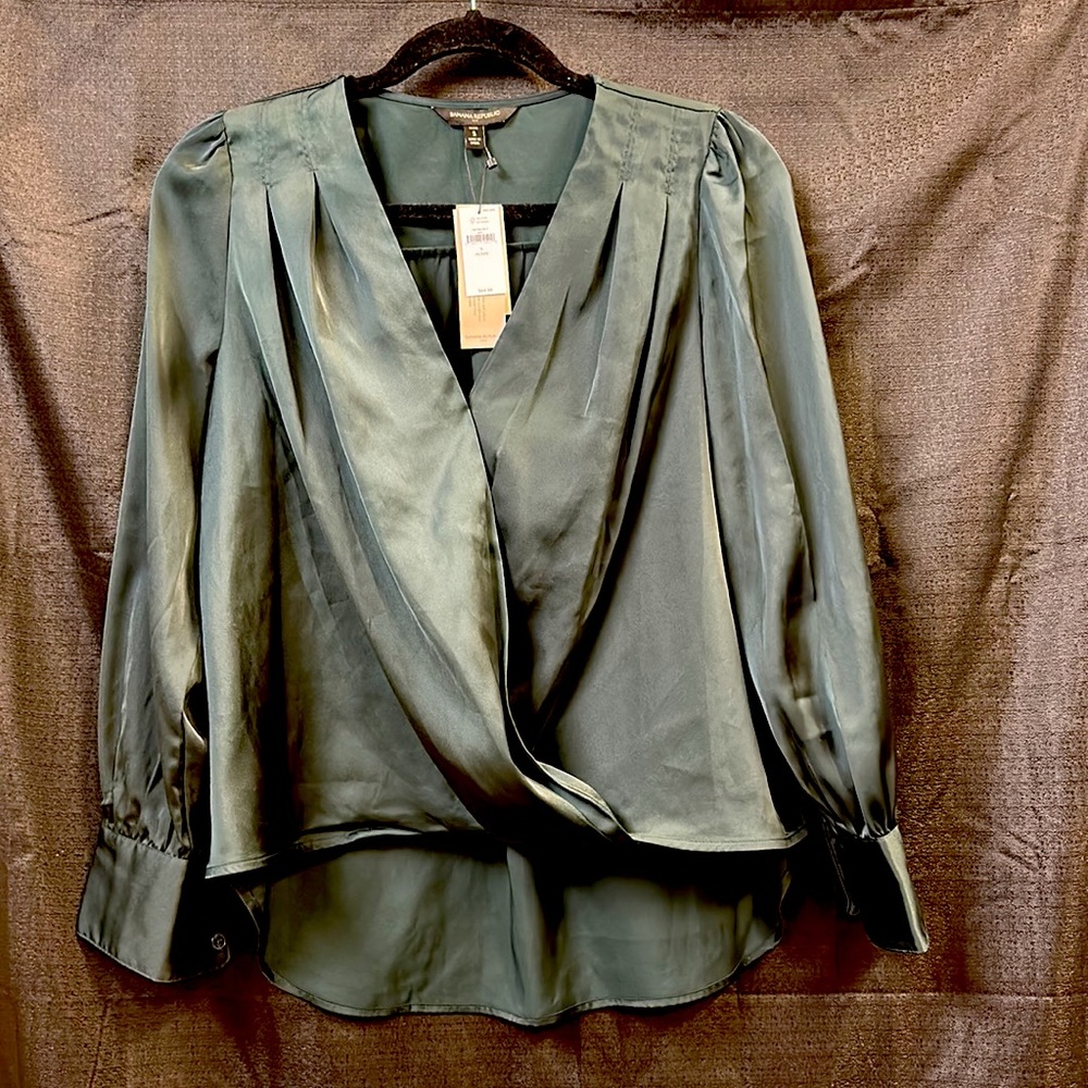 ‼️Deep Green Banana Republic Blouse size Small NWT